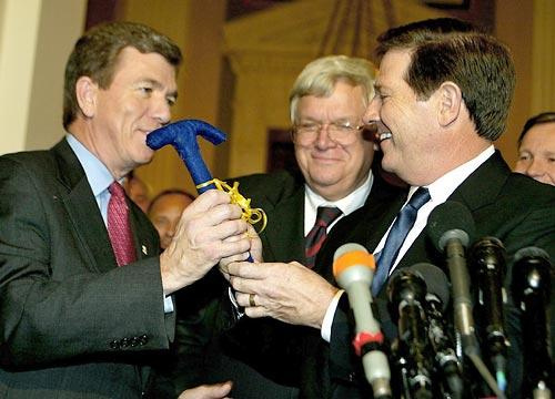 Roy Blunt ready to "drop the hammer" on chronicle.su Roy Blunt ready to "drop the hammer" on chronicle.su