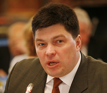 Mergelov trying not to vomit the morning whore piss Mergelov trying not to vomit the morning whore piss